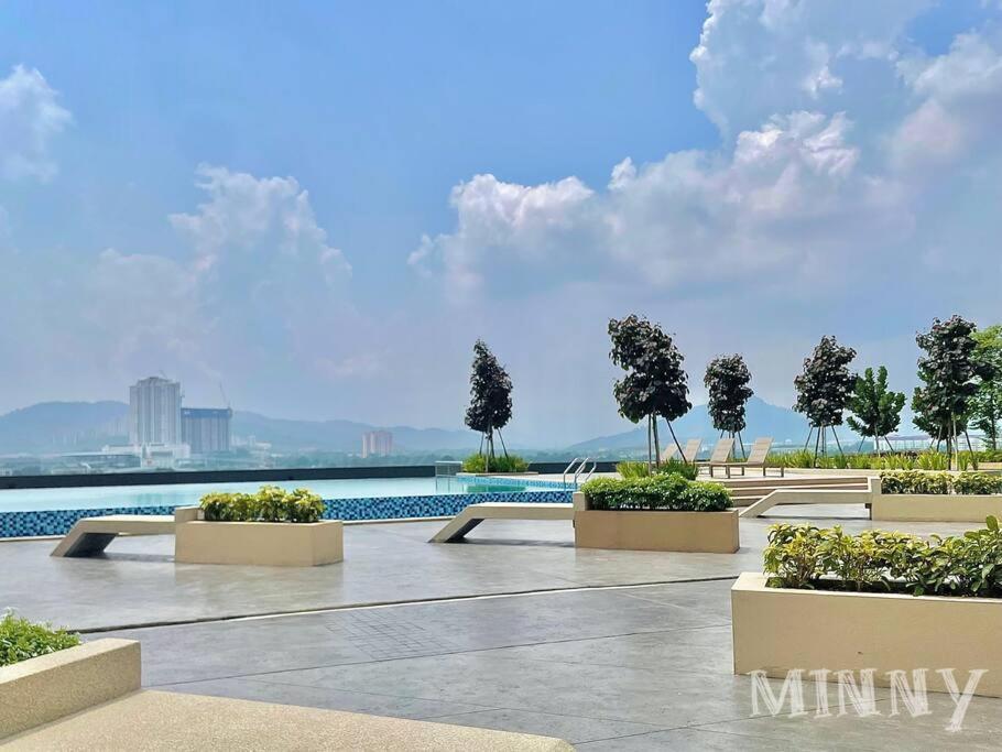 Netizen Near Mrt Couple Balcony Suite #31 Kampong Bukit Dukong Eksteriør bilde