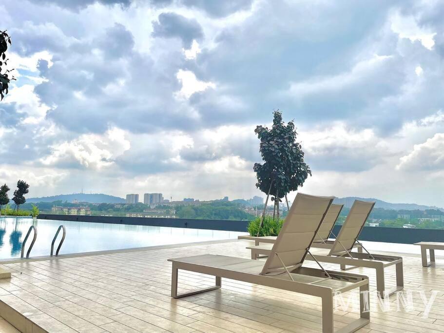 Netizen Near Mrt Couple Balcony Suite #31 Kampong Bukit Dukong Eksteriør bilde