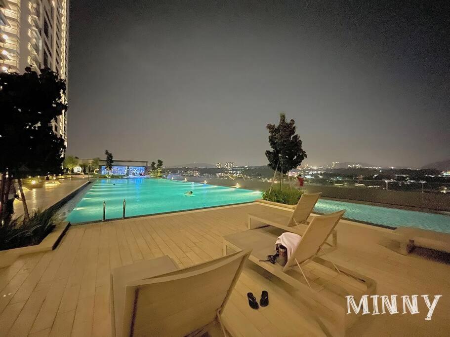 Netizen Near Mrt Couple Balcony Suite #31 Kampong Bukit Dukong Eksteriør bilde