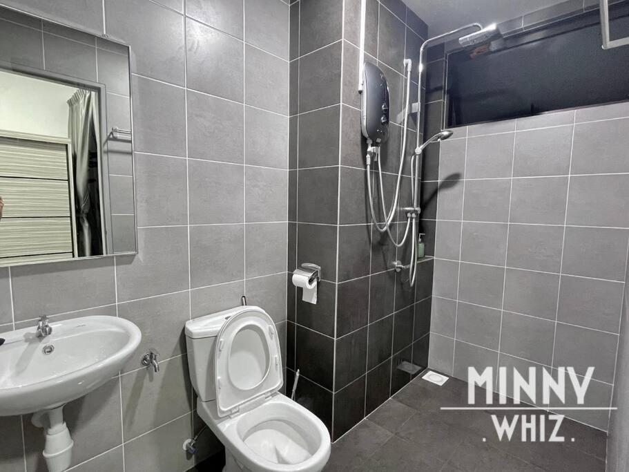 Netizen Near Mrt Couple Balcony Suite #31 Kampong Bukit Dukong Eksteriør bilde