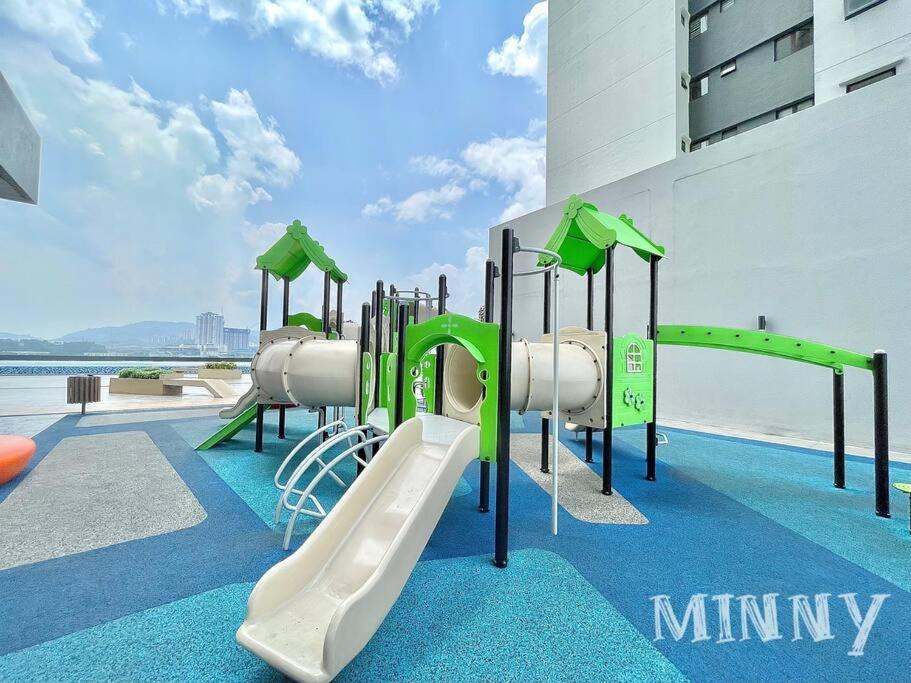 Netizen Near Mrt Couple Balcony Suite #31 Kampong Bukit Dukong Eksteriør bilde